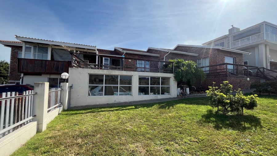 5 Bedroom Property for Sale in Wavecrest Eastern Cape